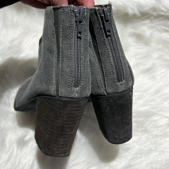 Ecote Gray Canvas Heeled Ankle Boots Size 7.  B74 - Picture 5 of 9